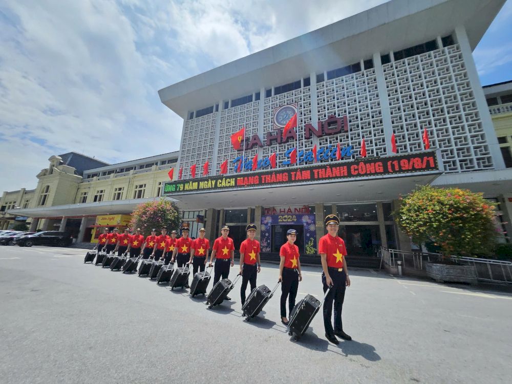 Hard seat is suitable for short distance, for example from Hanoi to Ninh Binh (Source: Fanpage of Vietnam Railway)